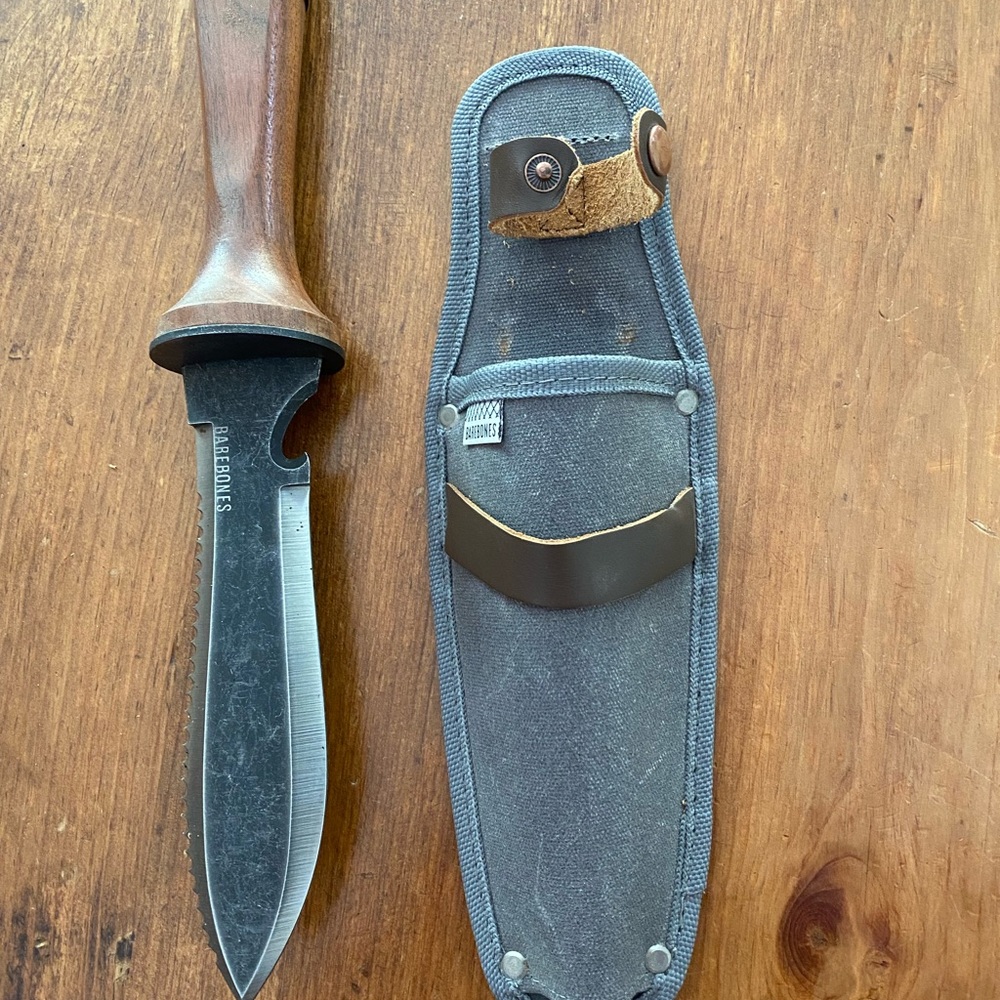 Gardening/camping knife tool.